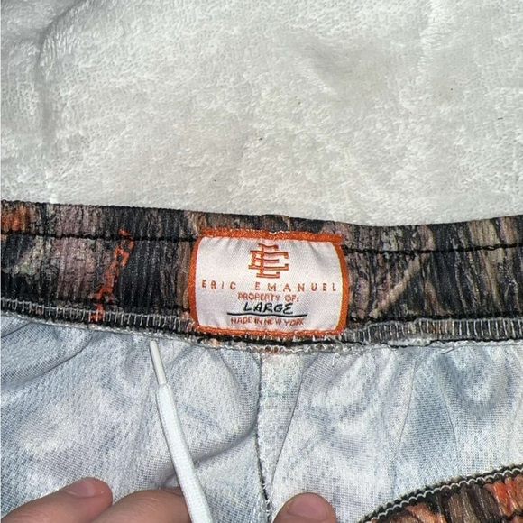 Size L ee shorts - Picture 2 of 2